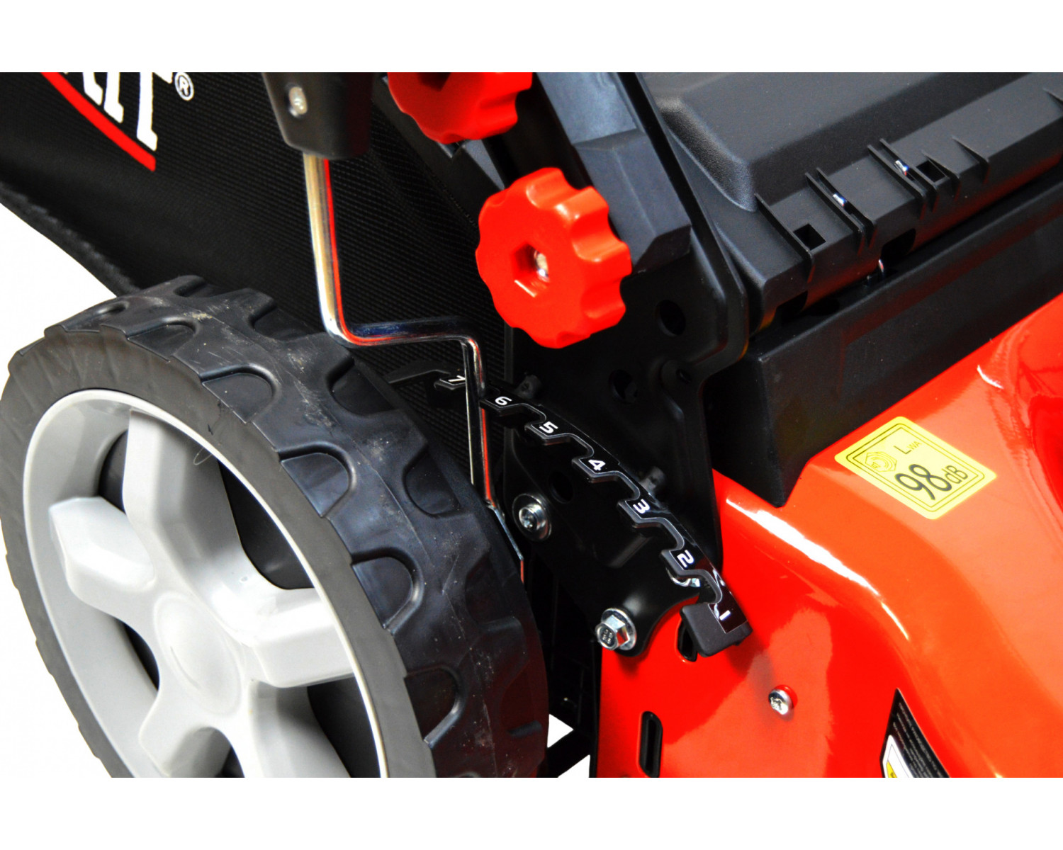 gazonokosilka_benzinovaya_br3251sm