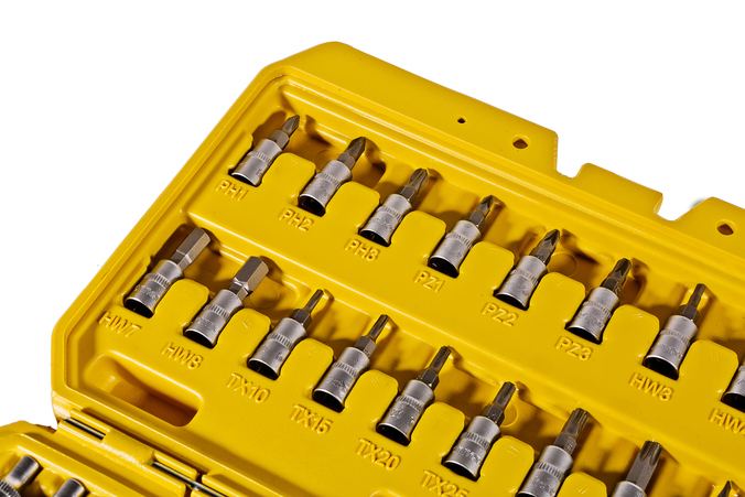 nabor_instrumentov_dlya_avtomobilya_46_predmetov_hanskonner