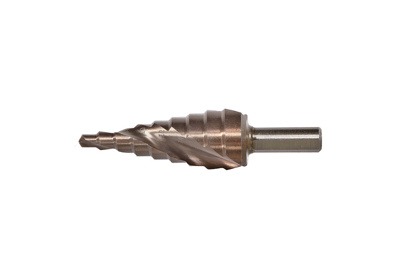 sverlo_stupenchatoe_po_metallu_4_20mm_shag_2mm_r6m5cobalt_spiral_sturm