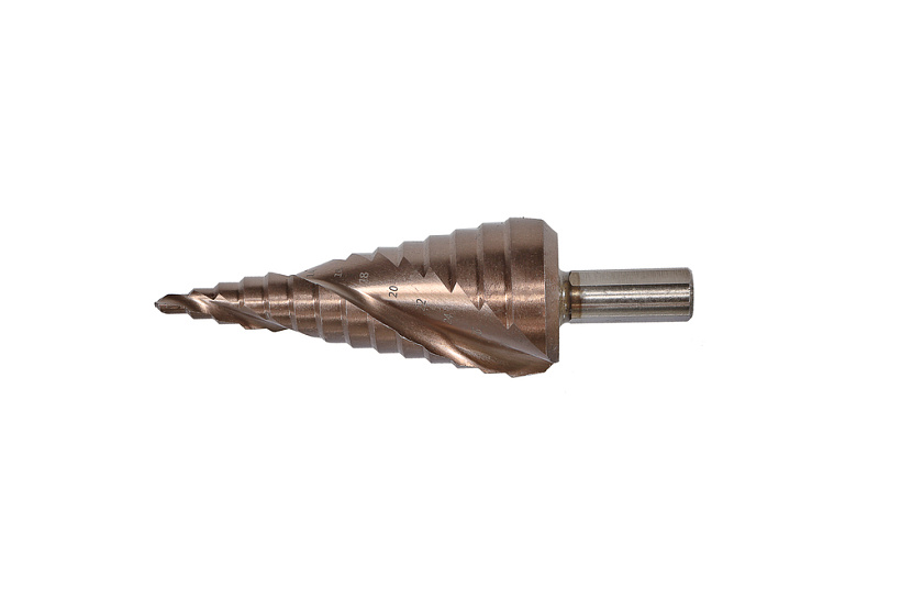 sverlo_stupenchatoe_po_metallu_4_30mm_shag_2mm_r6m5cobalt_spiral_sturm